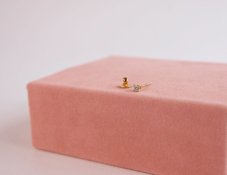 0.07 ct Diamond Stud earrings in 14 Karat screwback type (per piece)